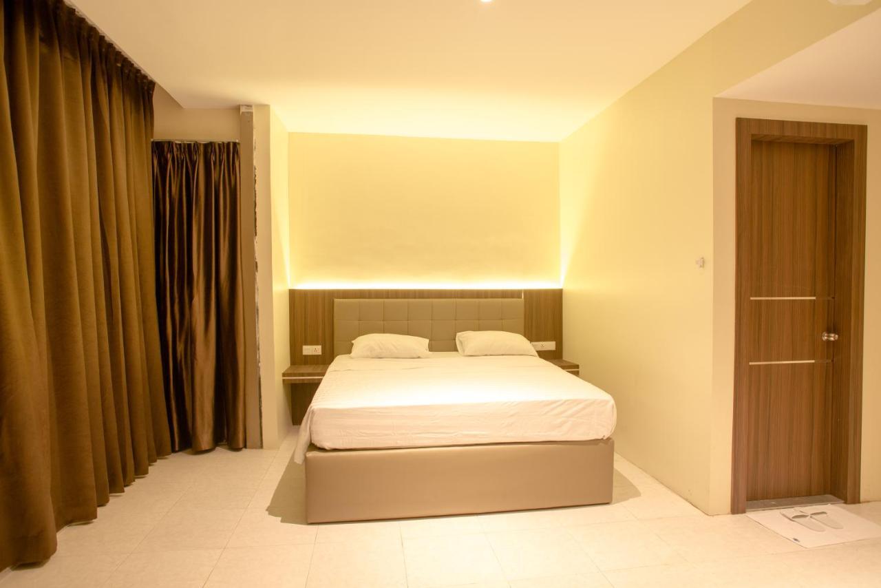 Ak Hotel Nagoya Hill Batam Exterior photo