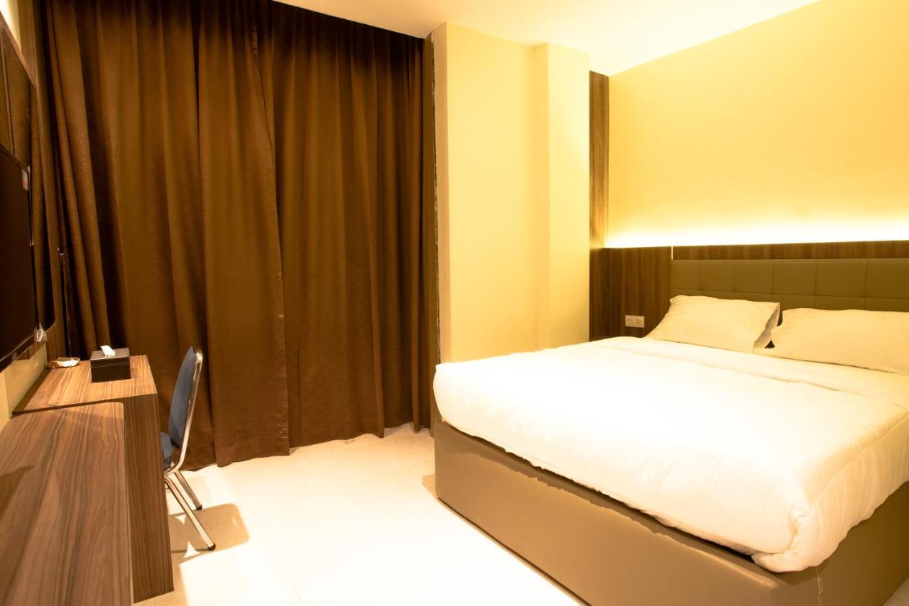 Ak Hotel Nagoya Hill Batam Exterior photo